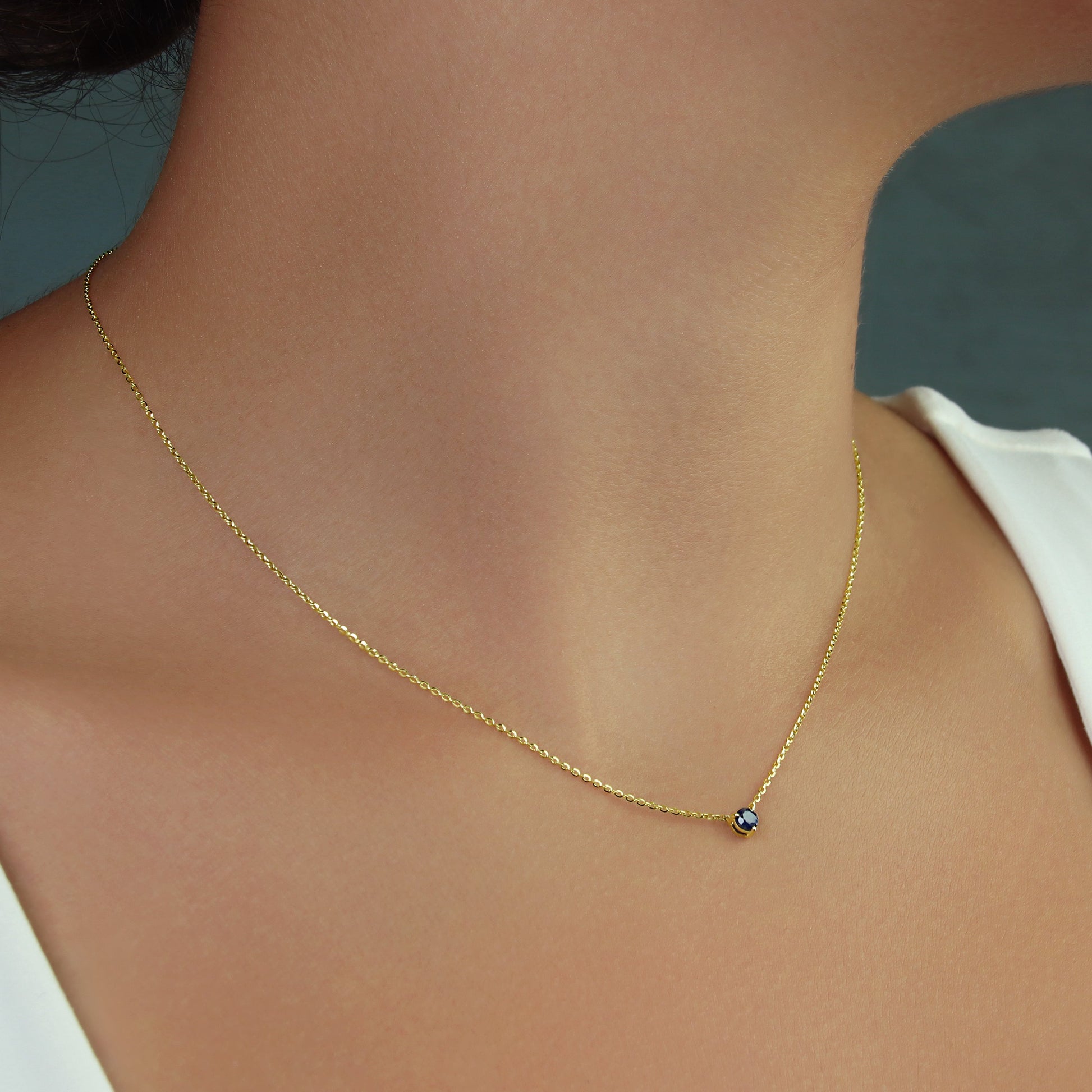 GIOVE MIO Cadena con Dije de Gema en Oro Amarillo de 14Kt con Zafiro Azul. Oro 14Kt / Amarillo / 4MM