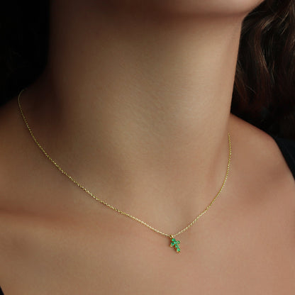 GIOVE MIO Cadena con Dije de Cruz en Oro Amarillo de 14Kt con Esmeraldas. Oro 14Kt / Amarillo / 6X8MM