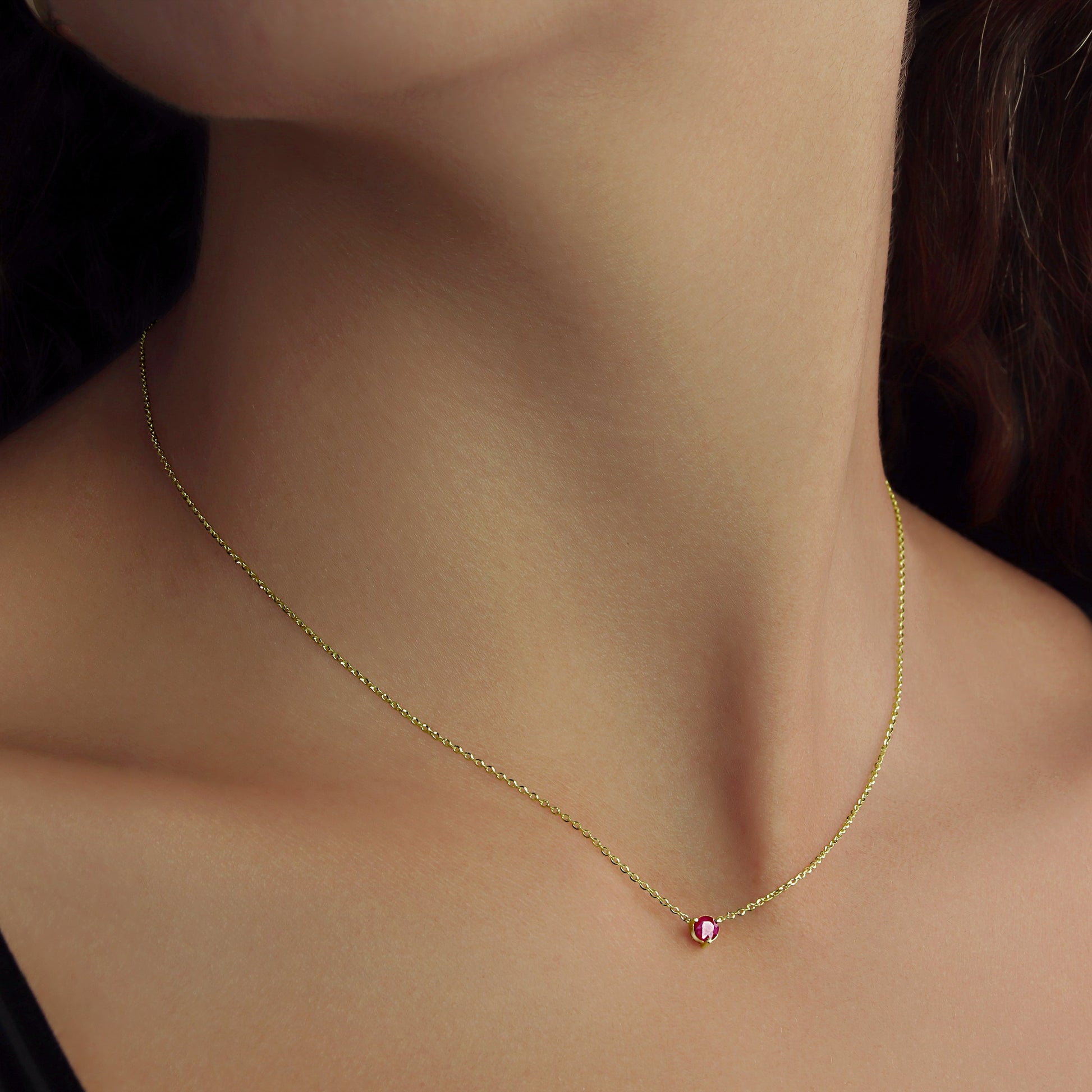 GIOVE MIO Cadena con Dije de Gema en Oro Amarillo de 14Kt con Rubí. Oro 14Kt / Amarillo / 4MM