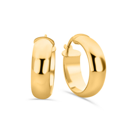 GIOVE MIO 18kt Yellow Gold Huggies with Lever Back. Elegant earrings for a distinguished style. Elevate your look with these beautiful huggies!